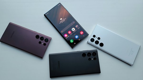 Quels paramètres ajuster pour une meilleure expérience de lecture en plein soleil sur un Samsung Galaxy Note 20 ?